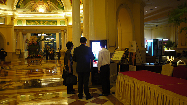 What problems can hotels solve with floor to ceiling advertising?