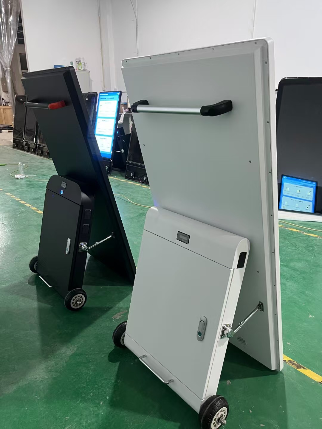 引領戶外廣告新風尚：KIKIHU91麻豆精品国产防水高亮移動推車廣告屏(圖2)
